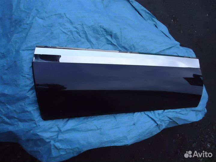Молдинг накладка L заднюю дверь VW Touareg 11-16 г