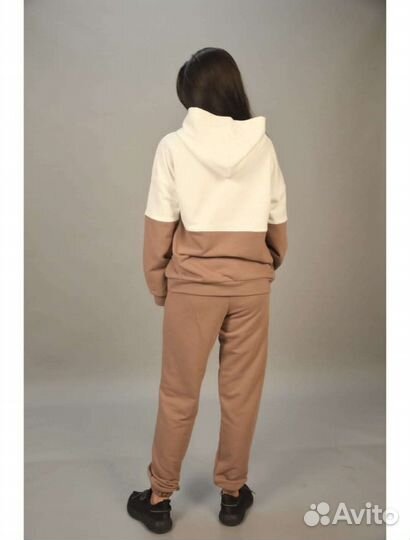 Костюм спортивный женский 42 размер новый