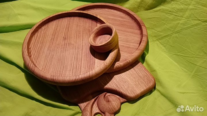 Набор тарелок и соусник