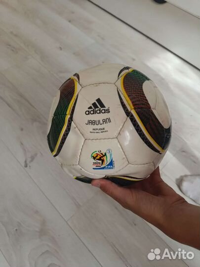 Футбольный мяч adidas jabulani