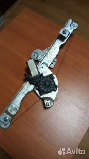 Передн. лев.эл.стеклоподьемник Рено сандеро Дастер