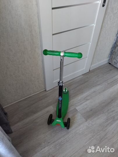 Самокат детский со светящимися колесами