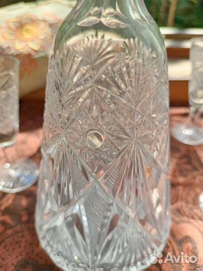 Хрустальный штоф с шестью рюмками