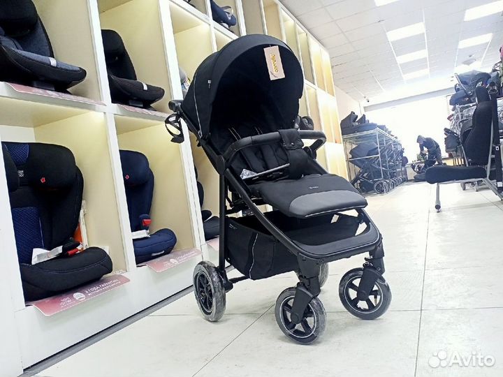 Прогулочная коляска Carrello Bravo Air Pure Black