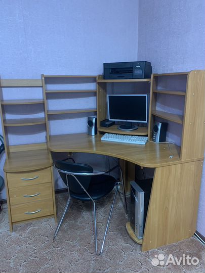 Компьютерный стол