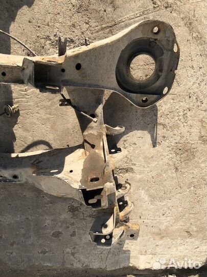 Балка задняя / подрамник задний (Infiniti QX56)