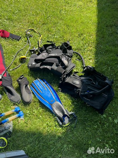 Гидрокостюмы с принадлежностями для погружения