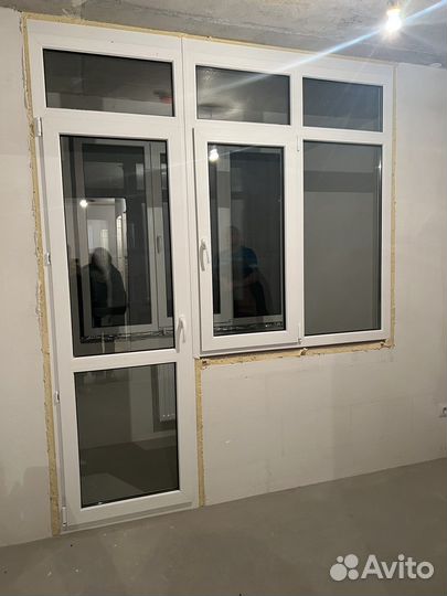 Балконная дверь с окном