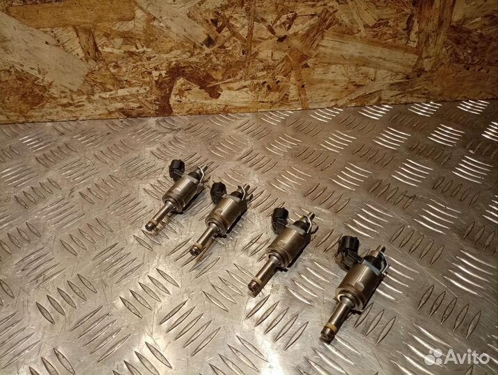 Форсунка топливная Mazda III BM 2.0