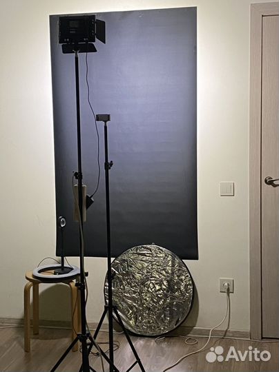 Видеосвет, отражатели, штатив, фон