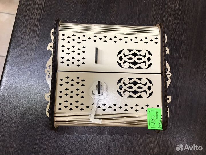 Ключница резная