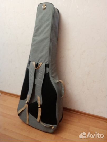 Электроакустическая бас-гитара с чехлом