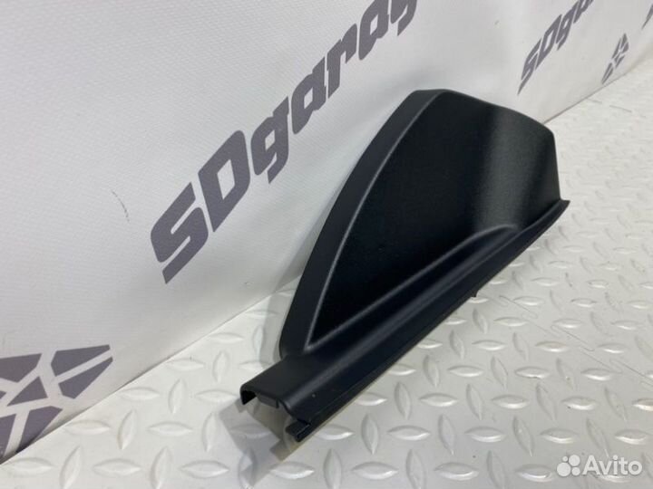 Накладка торпедо передняя правая Mercedes Gls 350