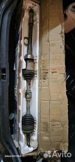 Привод передний правый Toyota Camry 2.5