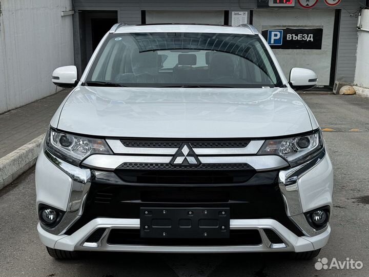 Mitsubishi Outlander 2.0 CVT, 2022, 27 км