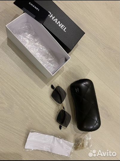 Солнечные очки женские с цепочкой новые