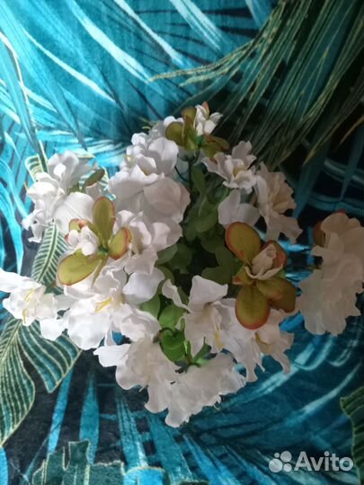 Цветок комнатный искусственный, возможно каланхоэ