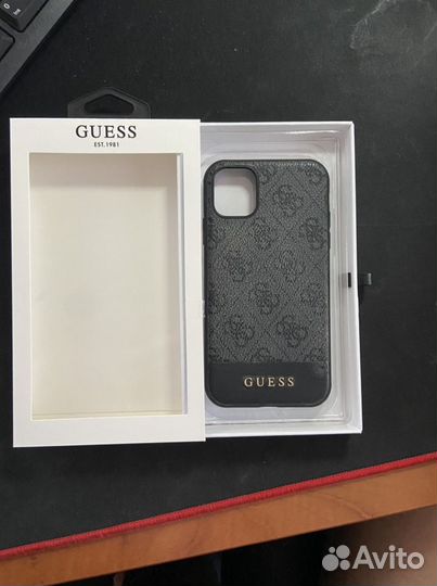 Чехол на iPhone 11 Guess