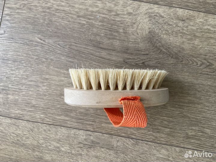 Массажная щетка