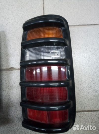 Фонарь задний левй и правый Toyota Land Cruiser 80