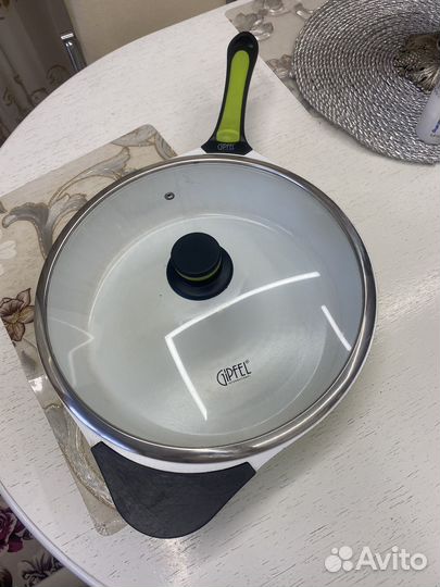 Сковорода большая фирменная 