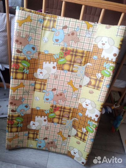 Пеленальная доска на кроватку