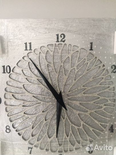 Часы настенные со стразами 60 см новые