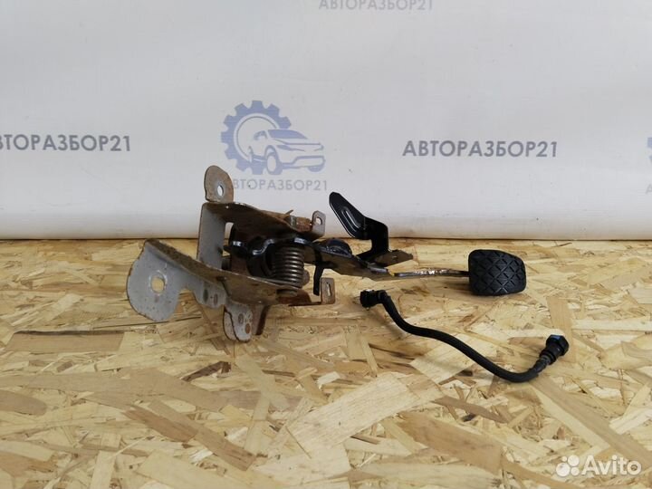 Педаль сцепления Mazda 3 bk