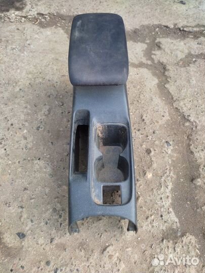 Подлокотник Mitsubishi Lancer 9 4G18 2007