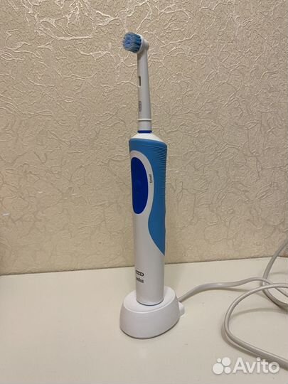 Электрическая зубная щетка Oral B braun 3757