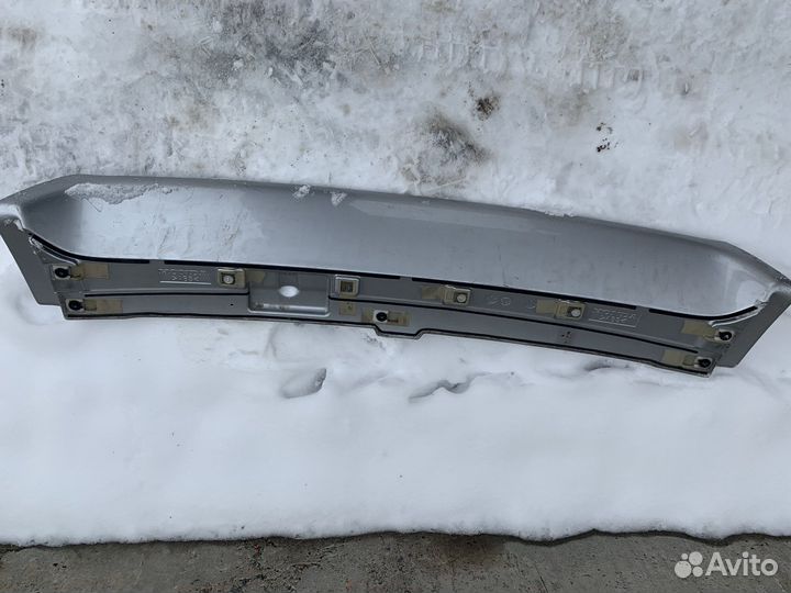 Спойлер на крышку багажника