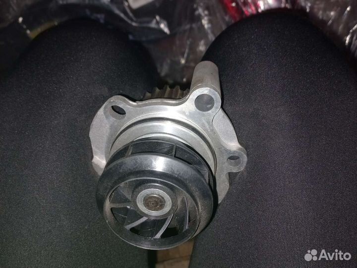 Помпа skoda octavia, volkswagen 2.0