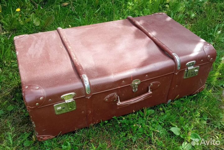 Большой, старинный чемодан. Ретро. Винтаж