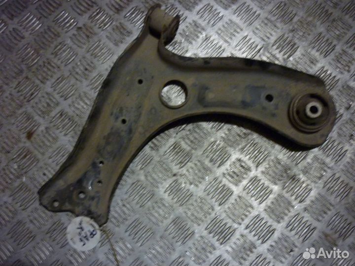 Рычаг передний правый VAG