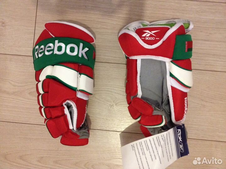 Хоккейные перчатки
