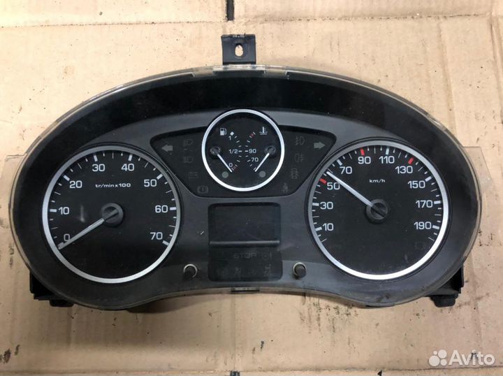 Peugeot partner tepee B9 панель приборов