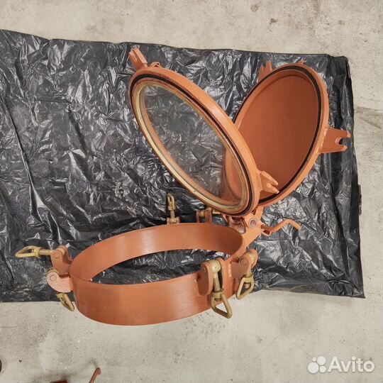 Иллюминитор ду400 створчатый со штормовой крышкой