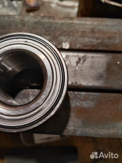 Iberis Подшипник ступицы колеса передний комплект