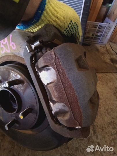 Суппорт передний правый Infiniti Fx35 S51 VQ35-HR