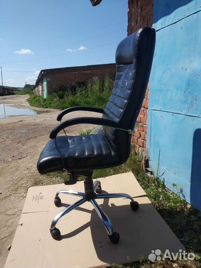 Компьютерное кожаное кресло