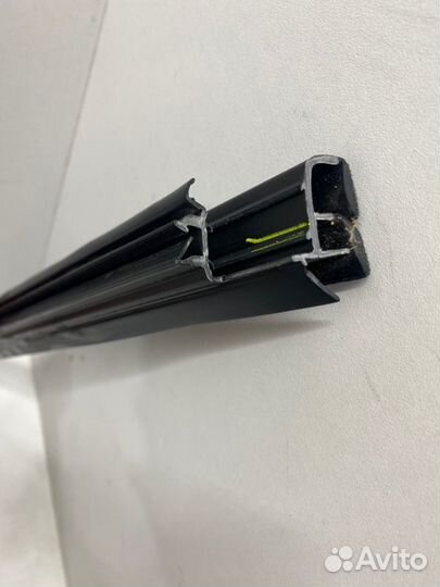 Уплотнитель стекла двери задний правый Toyota