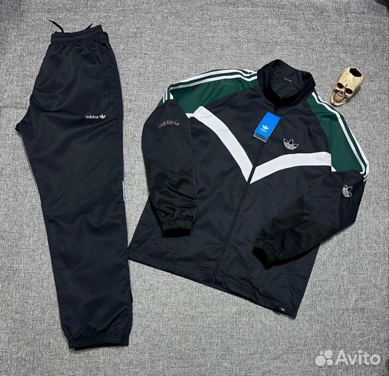 Спортивный костюм adidas