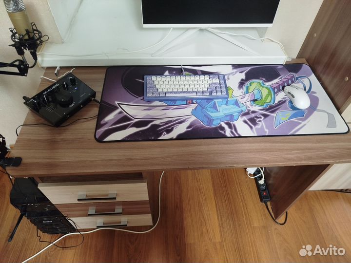 Письменный стол для школьника бу