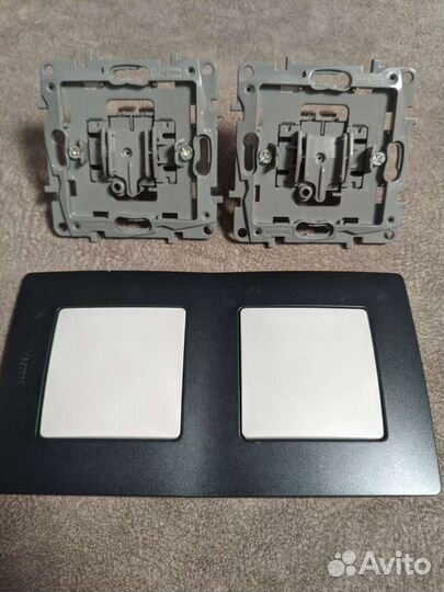 Выключатель встраиваемый Legrand Etikа с рамкой