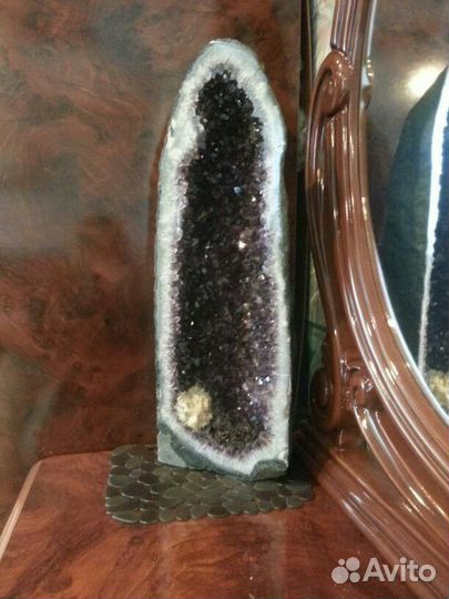 Аметист друза -жеода чистейшего фиолетового цвета