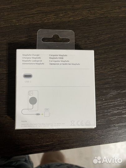 Зарядное устройство MagSafe Charder на iPhone