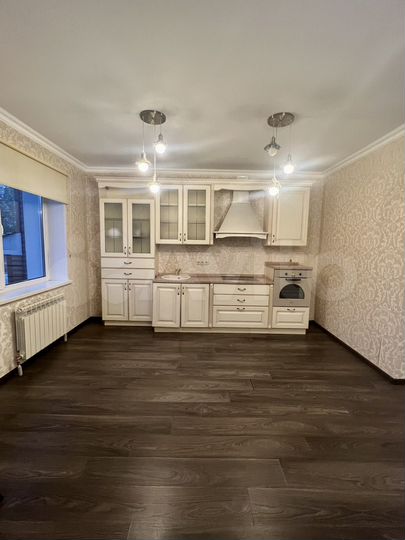 1-к. квартира, 43 м², 1/3 эт.