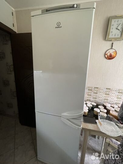 Холодильник indesit