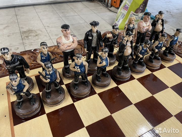 Шахматный резной стол