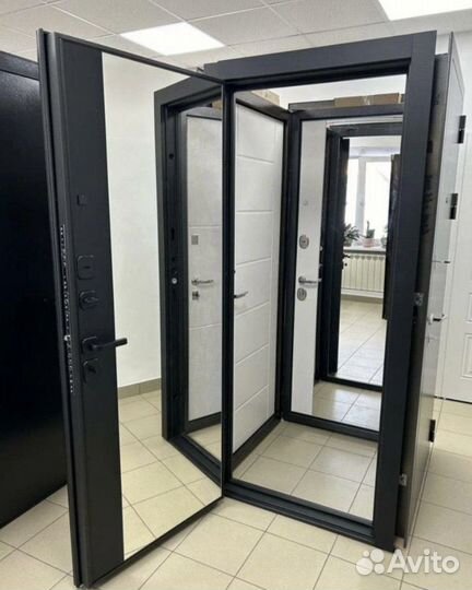 Двери входные новые